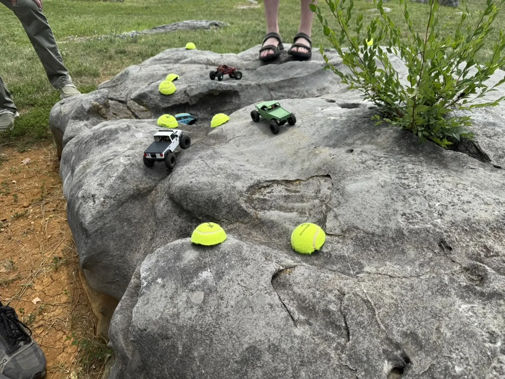Micro crawlers navigating gates on the rock course